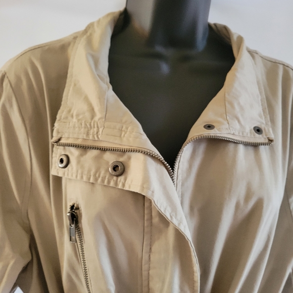 Light Anorak Jacket - Picture 4 of 9